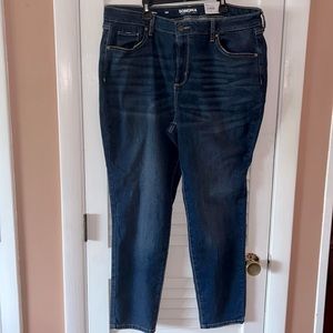 NWT- Somoza Curvy Skinny High Rise Jeans